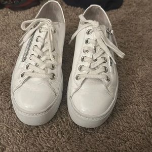 Paul Green Womens White Patent Leather Sneakers size 6 zipper side accent